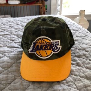 Mitchell & Ness camo Lakers cap. Never worn
